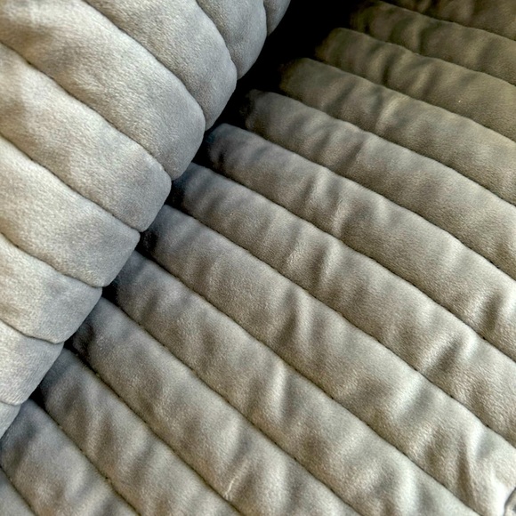 URBAN BARN KING SIZE VELVETY QUILT - Picture 7 of 7